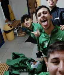 caught in the locker room 5bfd72dbe3f7d.jpg