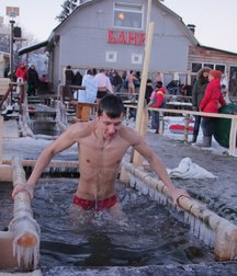 bathe in freezing water 5c018edcb7585.jpg
