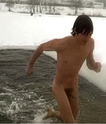 bathe in freezing water 5c018edde3ec8.jpg