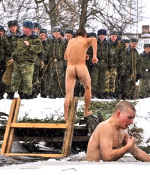 bathe in freezing water 5c018edf4445f.jpg