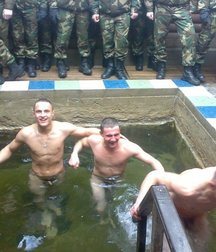bathe in freezing water 5c018ee59d29c.jpg