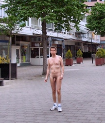 walking naked 5c03f72e336cd.jpg