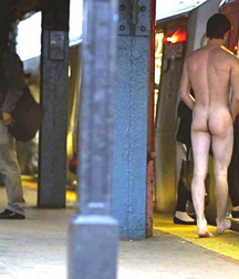 walking naked 5c03f73330344.jpg