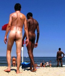 nudists on the beach 5c06aebc40be1.jpg