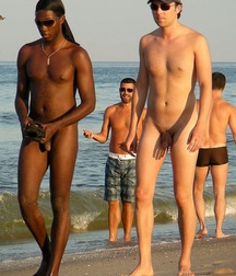 nudists on the beach 5c06aec11f637.jpg