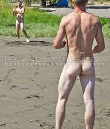 nudists on the beach 5c06aecd23fac.jpg