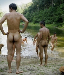 nudists on the beach 5c06aece95f1c.jpg
