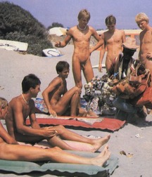 nudists on the beach 5c06aede3261d.jpg