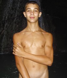 the chest is gorgeous 5c0bd6e6c1e91.jpg
