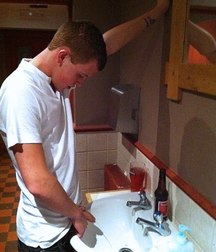 I absolutely have to pee 5c0e96bd89400.jpg