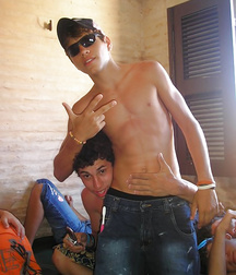 two beautiful friends 5c1169adbdab8.jpg