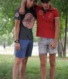 two beautiful friends 5c1169cac7dd1.jpg