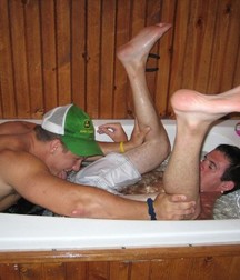 funny bathtub 5c12b936063bc.jpg