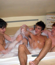 funny bathtub 5c12b93d2a6a2.jpg