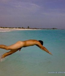 dive naked 5c16004dbe46c.jpg