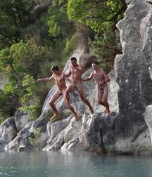 dive naked 5c1600579887d.jpg