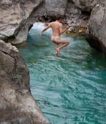 dive naked 5c16005cd392b.jpg