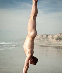 naked upside down 5c17a31703e68.jpg