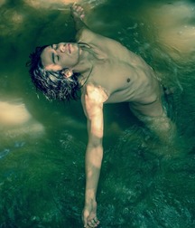 in water 5c2a446322fd7.jpg
