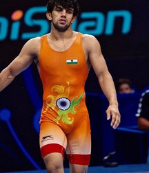 young wrestlers 5c34e6684a052.jpg