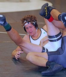 young wrestlers 5c34e669a51c1.jpg
