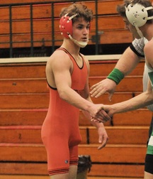 young wrestlers 5c34e66ca7d58.jpg