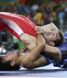 young wrestlers 5c34e66e40353.jpg