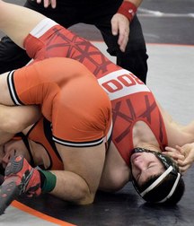 young wrestlers 5c34e681ee5b7.jpg