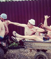 young  fun straight guys 5c34e6e57bb1a.jpg