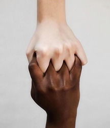 the sensual hand 5c34e78e477ad.jpg