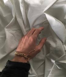the sensual hand 5c34e793c029b.jpg