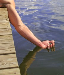 the sensual hand 5c34e7982d690.jpg
