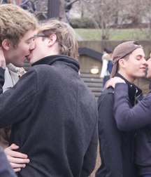 the kiss 5c38bdf1e4249.jpg