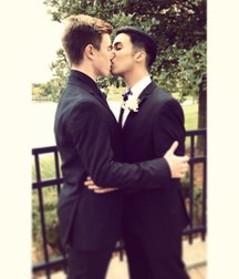 the kiss 5c38be11472c2.jpg