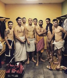 a look in the locker room 5c3df92aa4561.jpg