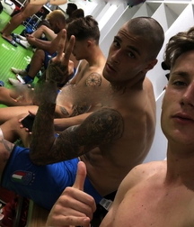 a look in the locker room 5c3df92bdc334.jpg