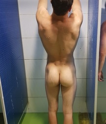 the B side in the shower 5c400d2b73dc7.jpg