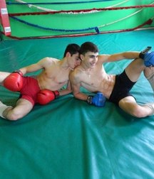 young boxing lovers 5c474a551a897.jpg