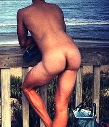look what a nice ass 5c474bb79a2ff.jpg