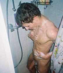 very hot shower 5c4c17991b92d.jpg