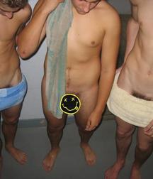 straight guys in the locker room 5c4e3bd26a1c4.jpg