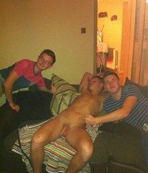 my friend sleeps 5c5c5ce27fb39.jpg