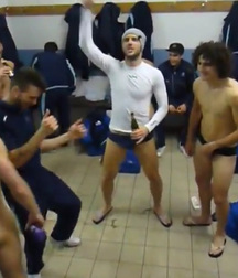 a look in the locker room 5c5c5e983eedd.jpg