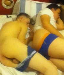 sleep with a friend 5c5e84efc2954.jpg