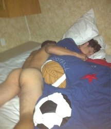 sleep with a friend 5c5e84f52dfe2.jpg