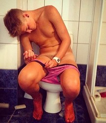 overly drunk 5c63dadd81bac.jpg
