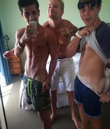 a selfies with friends 5c6a6c090b7c1.jpg