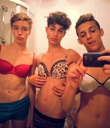 a selfies with friends 5c6a6c0d2d0bb.jpg