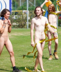 they prefer to be naked 5c6c2f47160cb.jpg