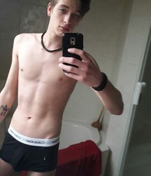 male narcissism 5c75685756806.jpg